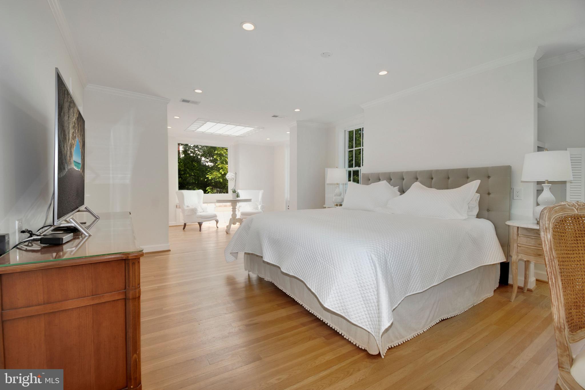 3033 West Ln Keys Northwest Washington, DC 20007 - Photo 14 of 32 Owner Bedroom