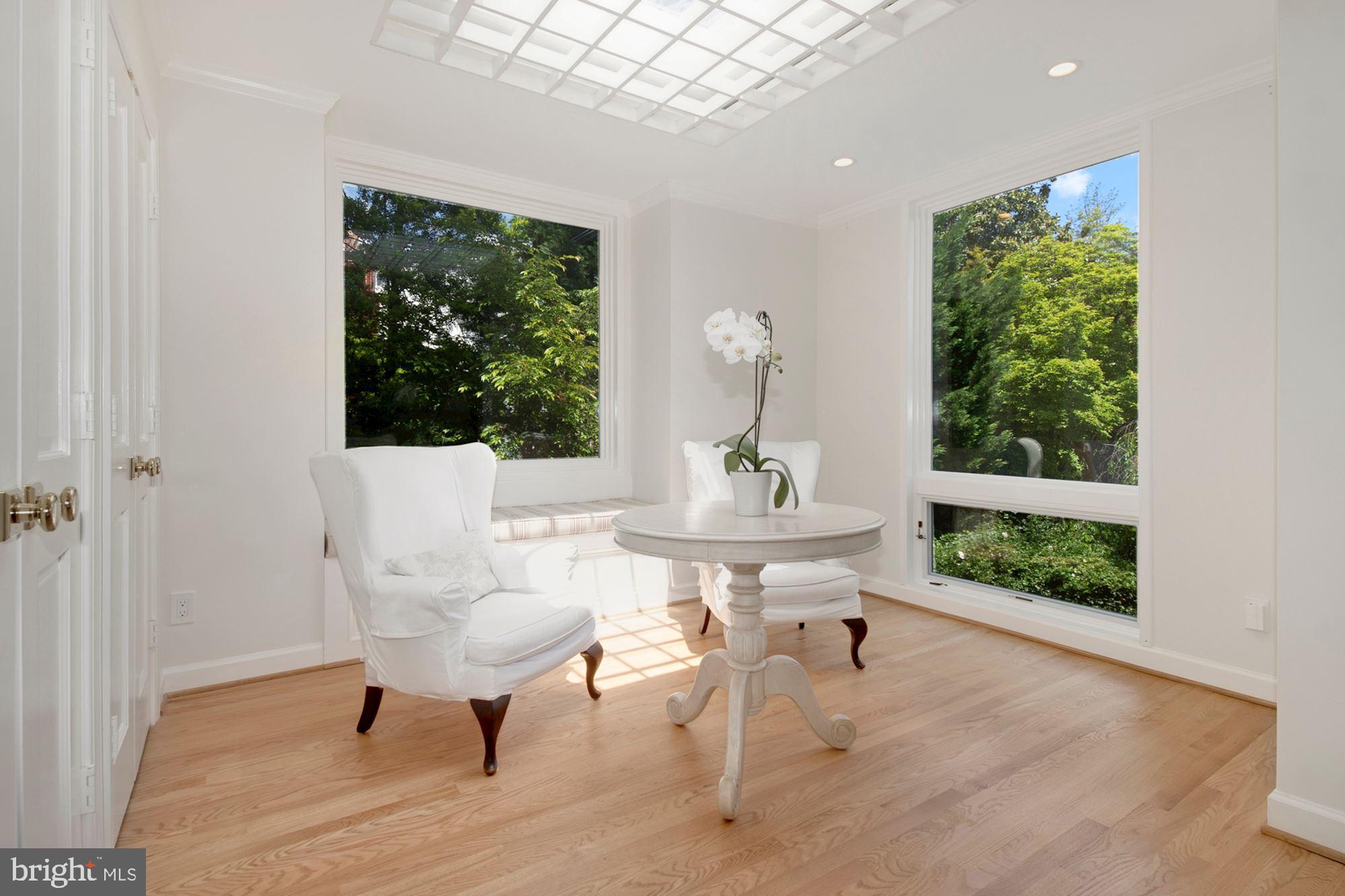 3033 West Ln Keys Northwest Washington, DC 20007 - Photo 15 of 32 Owner Sun Room