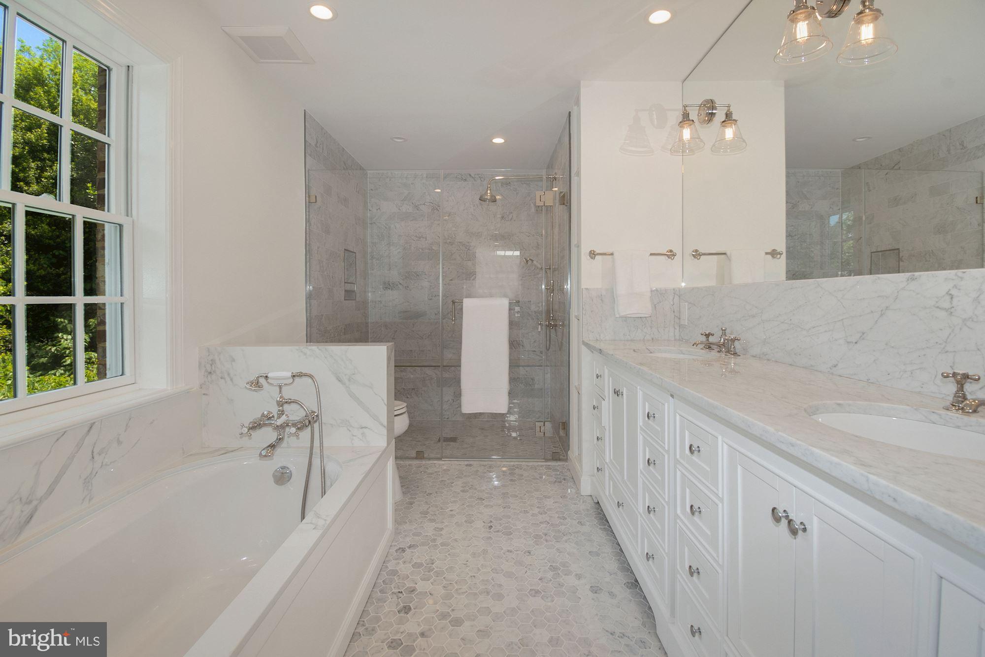 3033 West Ln Keys Northwest Washington, DC 20007 - Photo 16 of 32 Owner Full Bath