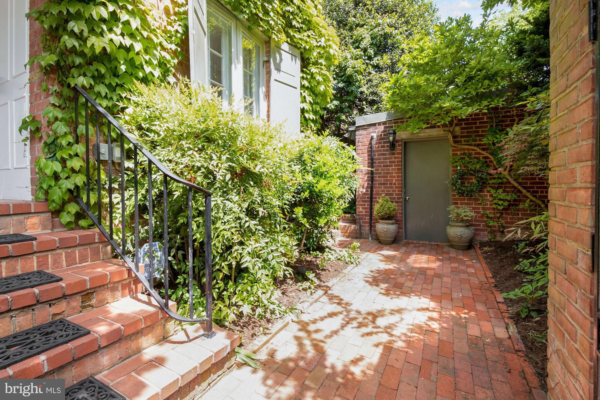 3033 West Ln Keys Northwest Washington, DC 20007 - Photo 3 of 32 Front Garden