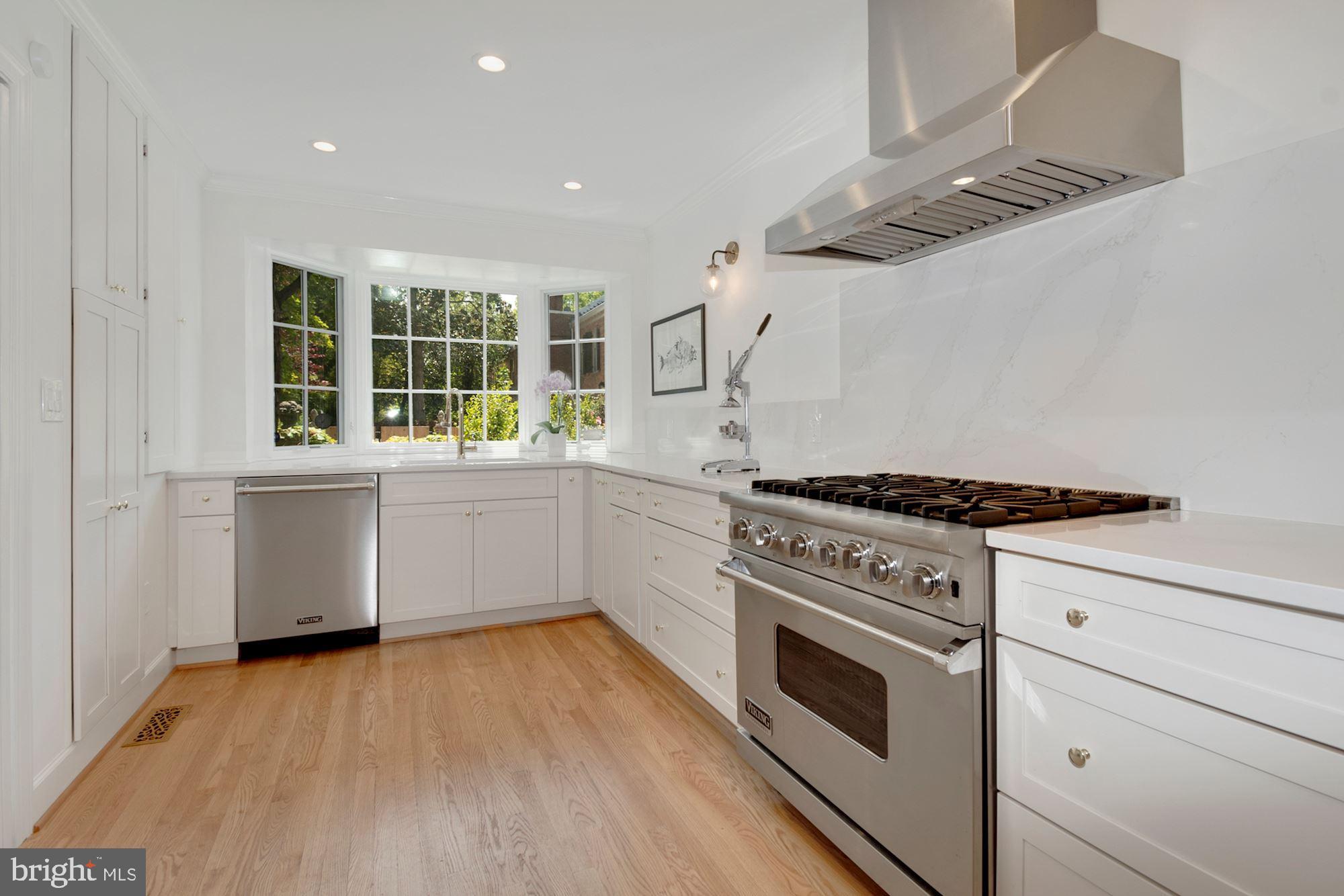 3033 West Ln Keys Northwest Washington, DC 20007 - Photo 6 of 32 Kitchen