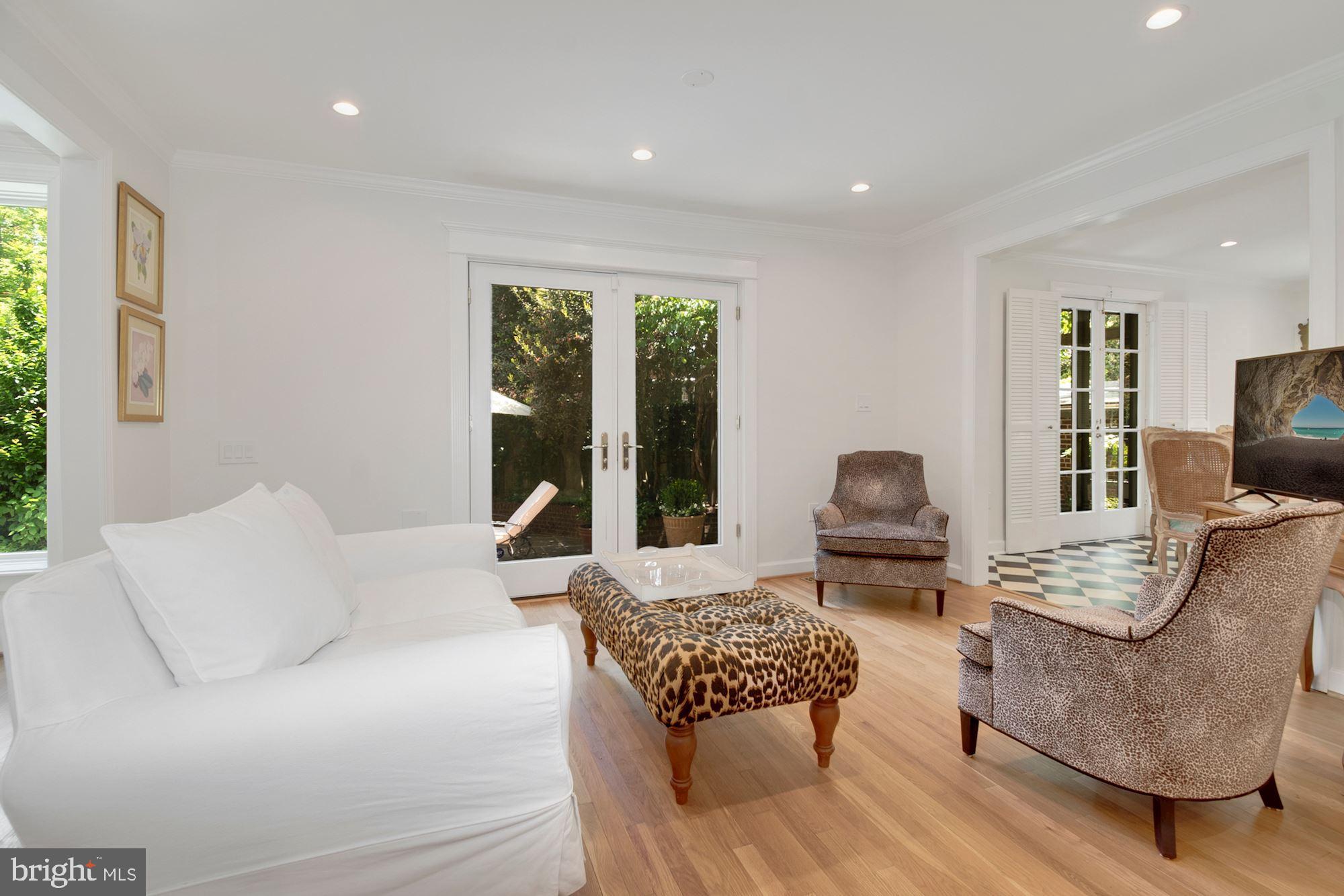 3033 West Ln Keys Northwest Washington, DC 20007 - Photo 8 of 32 Sitting Area