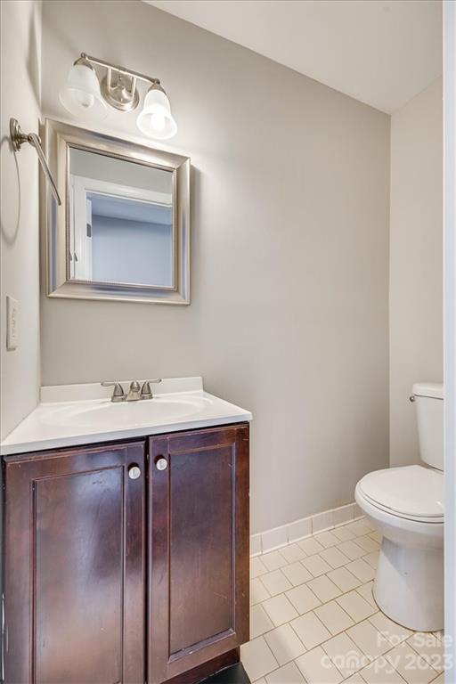 3722 Park Road, Unit I Charlotte, NC 28209 - Photo 14 of 27 a bathroom with a toilet a sink and mirror