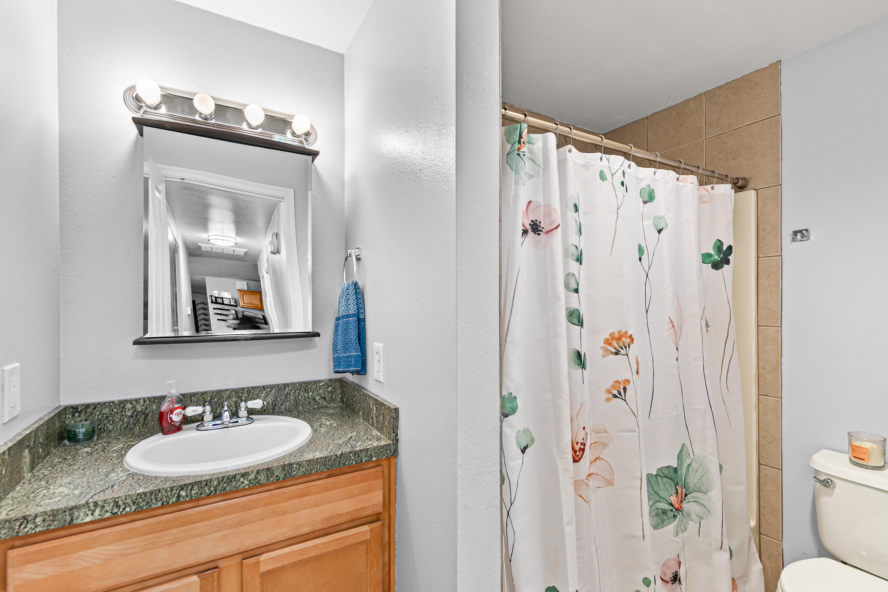 3712 Colver Road Phoenix, OR 97535 - Photo 19 of 38 Bathroom 2