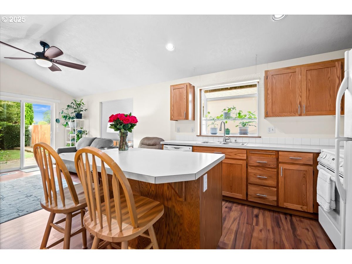 2478 South Alpine Street Cornelius, OR 97113 - Photo 12 of 45