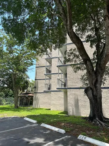 $245,000 | 7075 Northwest 186th Street, Unit C104, Hialeah, FL 33015