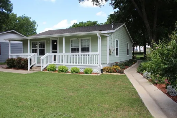 $1,800 | 201 Water Street, Whitesboro, TX 76273