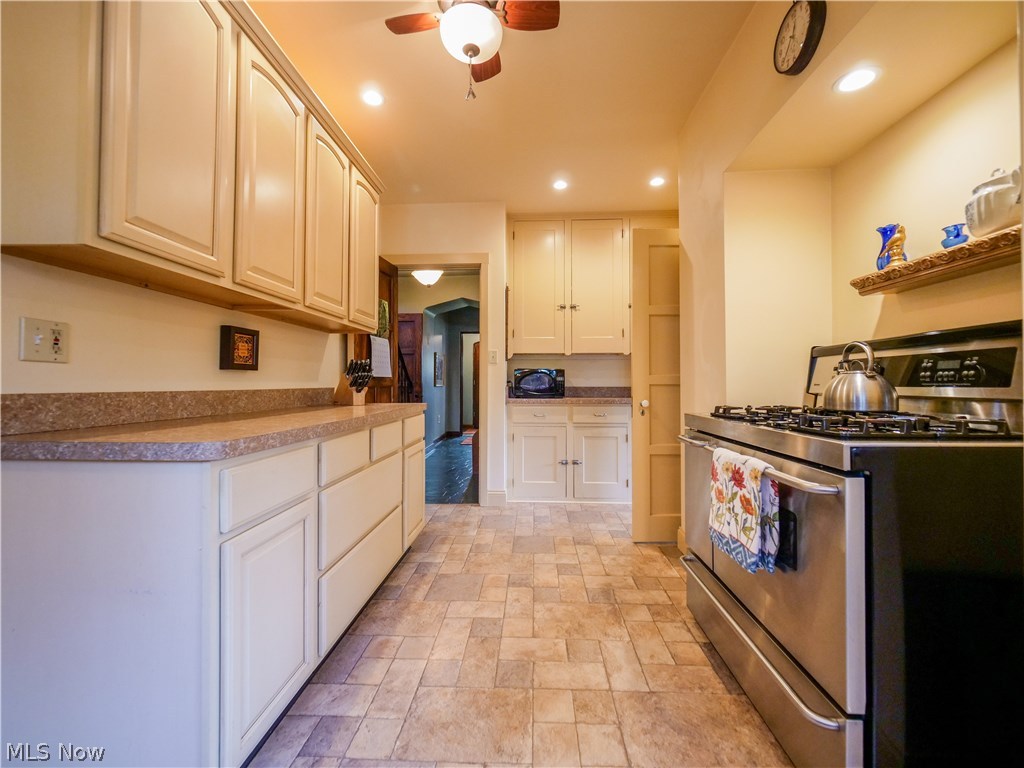 3924 Riveredge Road Cleveland, OH 44111 - Photo 15 of 35 Gallery Image 15