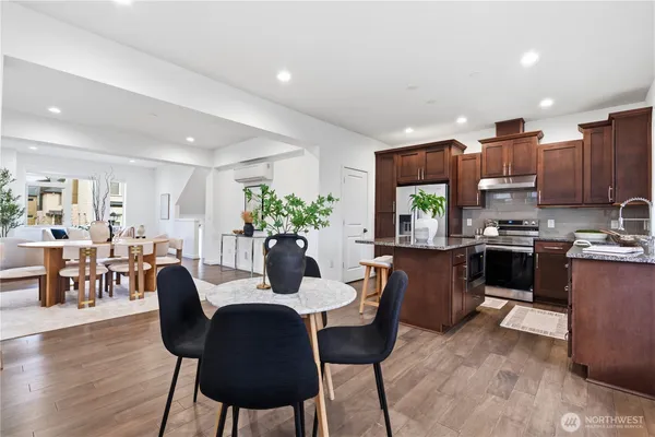 $1,185,000 | 924 7th Avenue Northeast, Issaquah, WA 98029