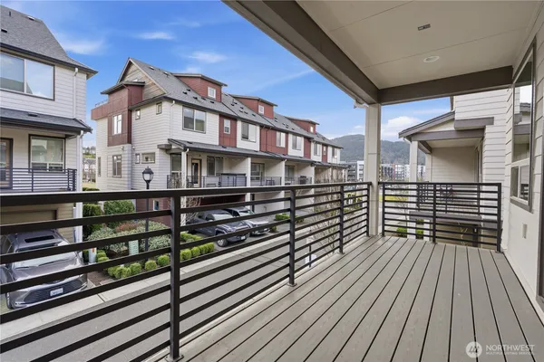 $1,185,000 | 924 7th Avenue Northeast, Issaquah, WA 98029