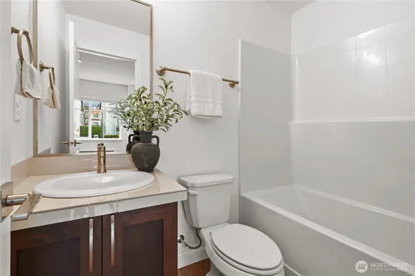$1,185,000 | 924 7th Avenue Northeast, Issaquah, WA 98029