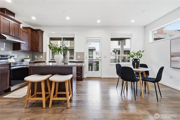 $1,185,000 | 924 7th Avenue Northeast, Issaquah, WA 98029