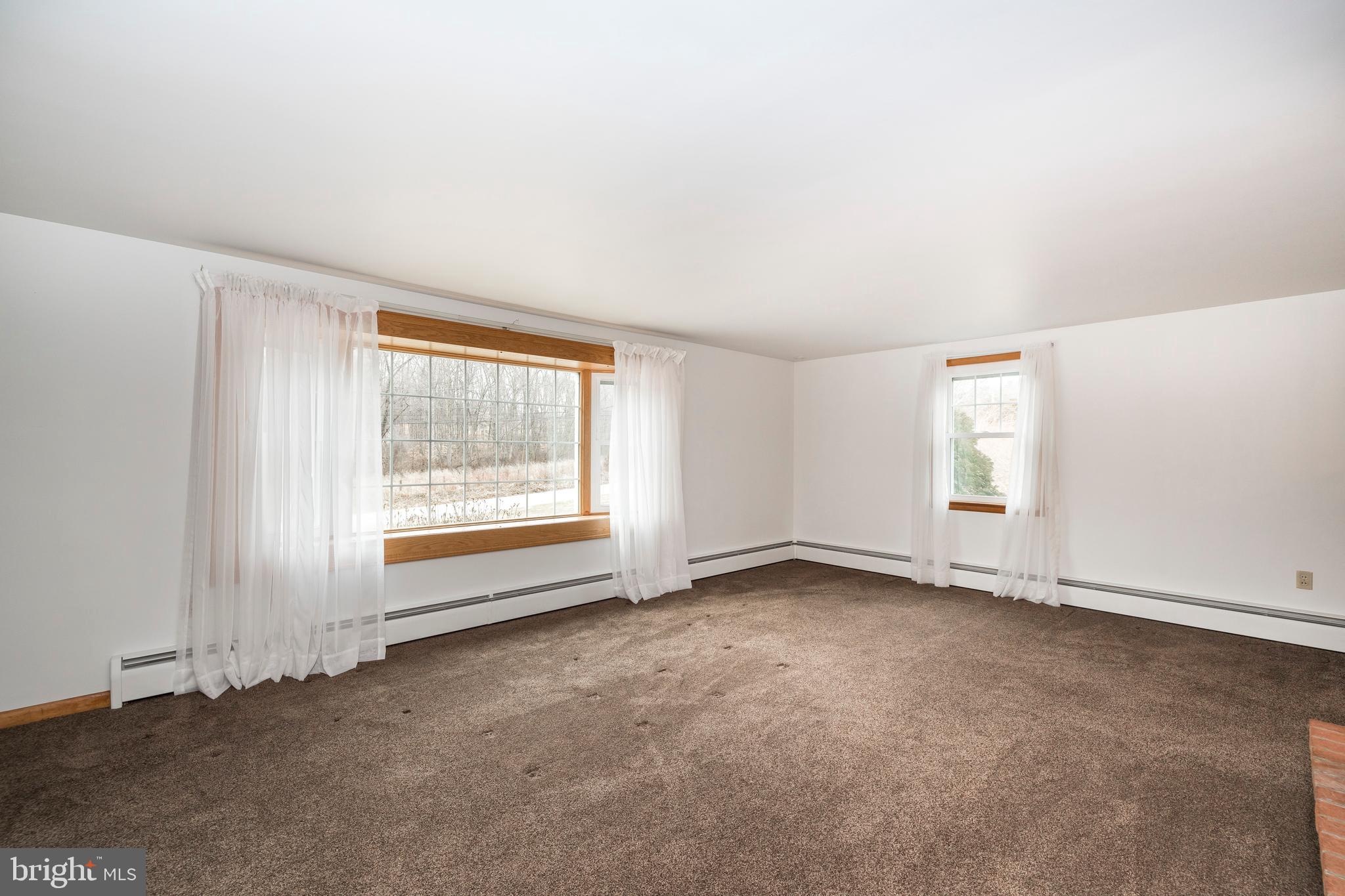 228 Pratts Dam Road Coatesville, PA 19320 - Photo 19 of 28 Living room
