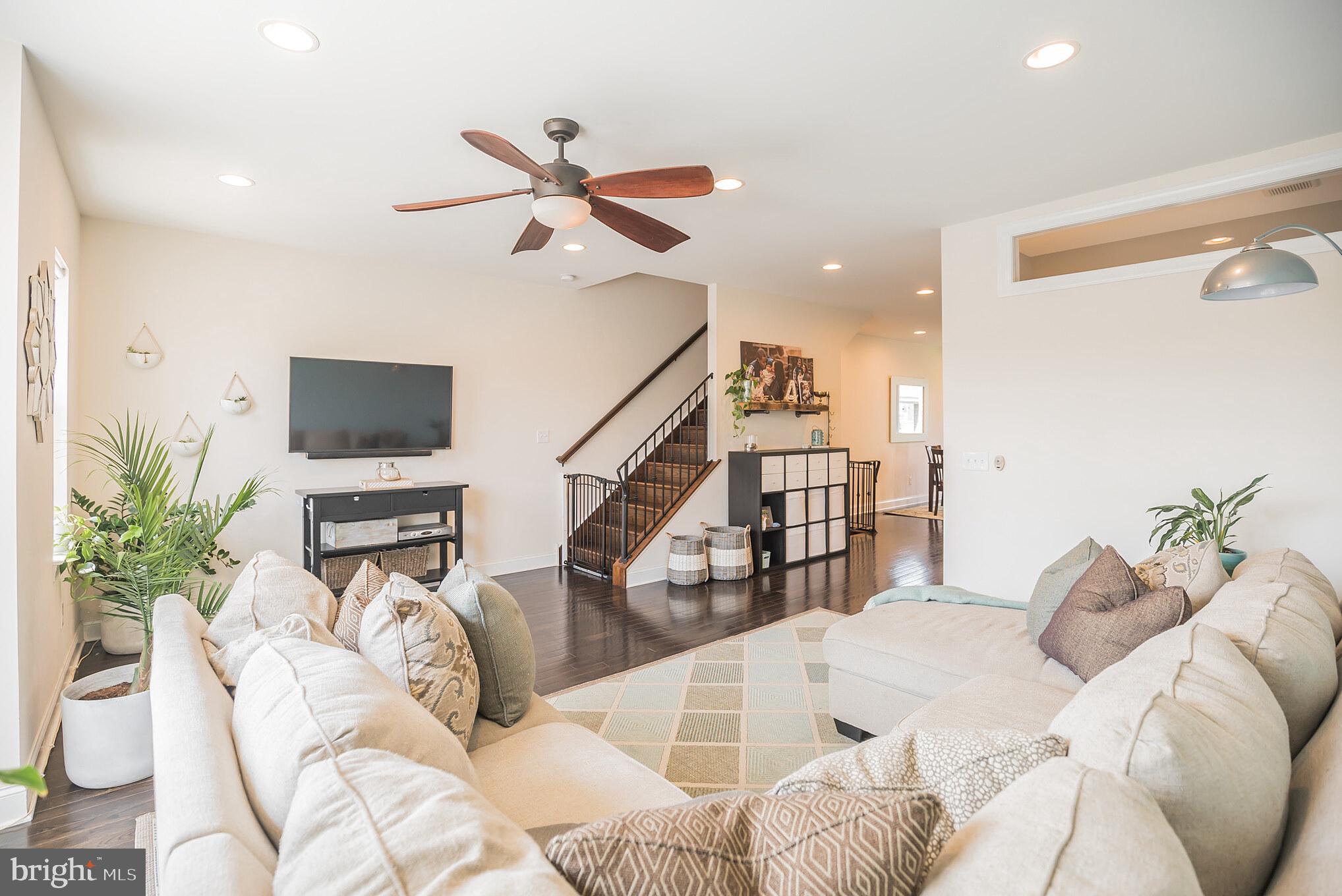 534 Green Lane Philadelphia, PA 19128 - Photo 2 of 29 Gallery Image 2