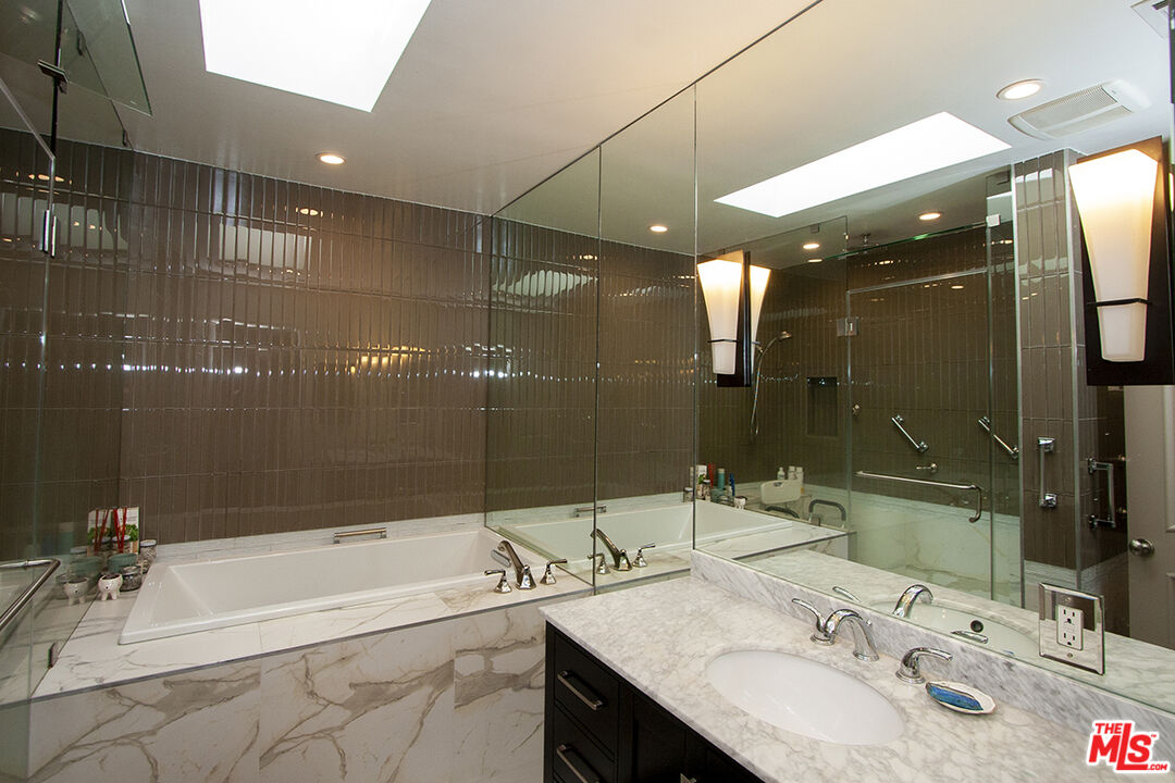 1173 South Point View Street Los Angeles, CA 90035 - Photo 15 of 18