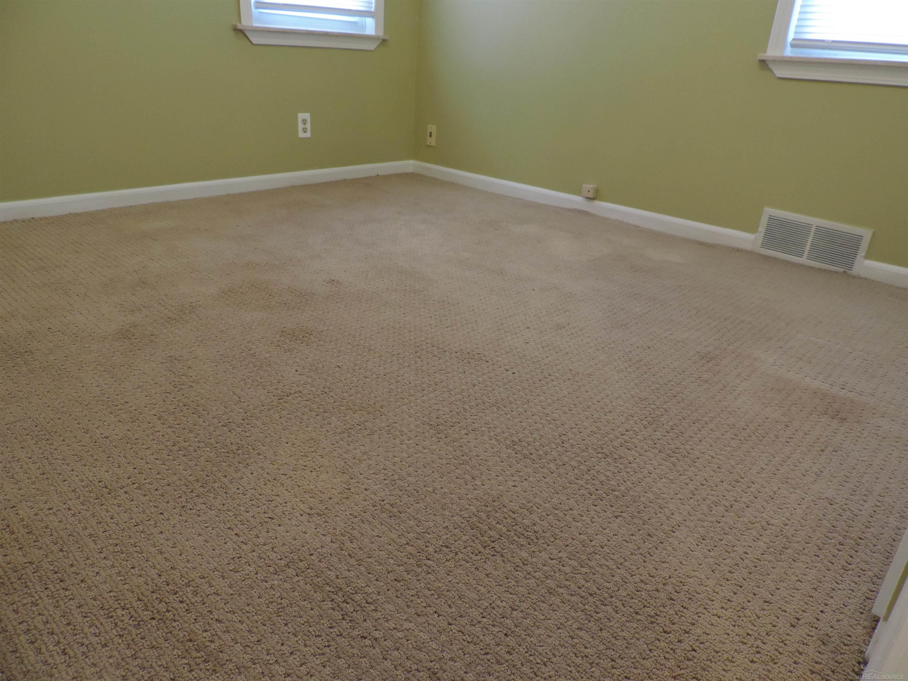 11036 Stephens Warren, MI 48089 - Photo 11 of 22