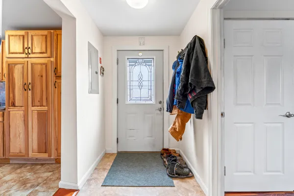 $279,900 | 226 Somerset Avenue, Pittsfield, ME 04967