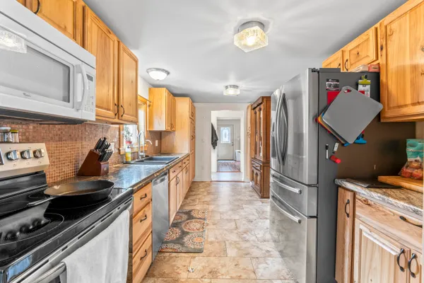 $279,900 | 226 Somerset Avenue, Pittsfield, ME 04967