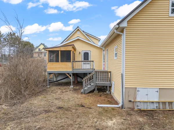 $279,900 | 226 Somerset Avenue, Pittsfield, ME 04967