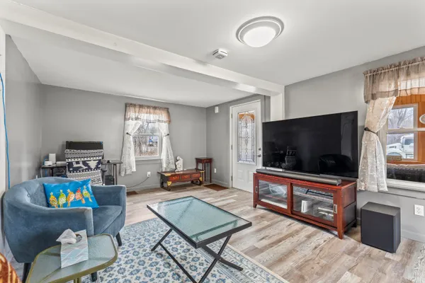 $279,900 | 226 Somerset Avenue, Pittsfield, ME 04967