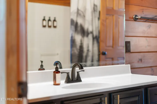 $1,370,000 | 810 Great Smoky Way, Gatlinburg, TN 37738