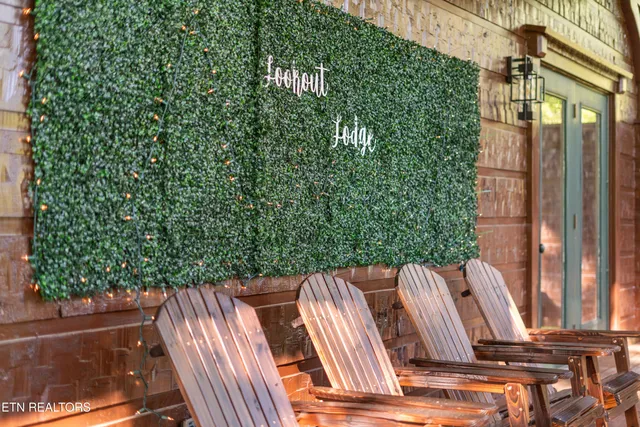 $1,370,000 | 810 Great Smoky Way, Gatlinburg, TN 37738