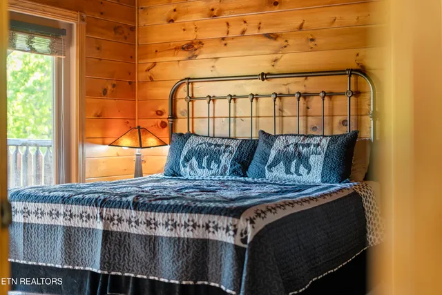 $1,370,000 | 810 Great Smoky Way, Gatlinburg, TN 37738