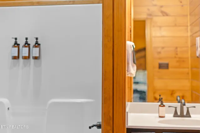 $1,370,000 | 810 Great Smoky Way, Gatlinburg, TN 37738