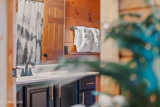 $1,370,000 | 810 Great Smoky Way, Gatlinburg, TN 37738