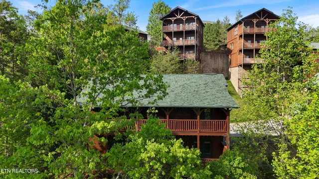 $1,370,000 | 810 Great Smoky Way, Gatlinburg, TN 37738