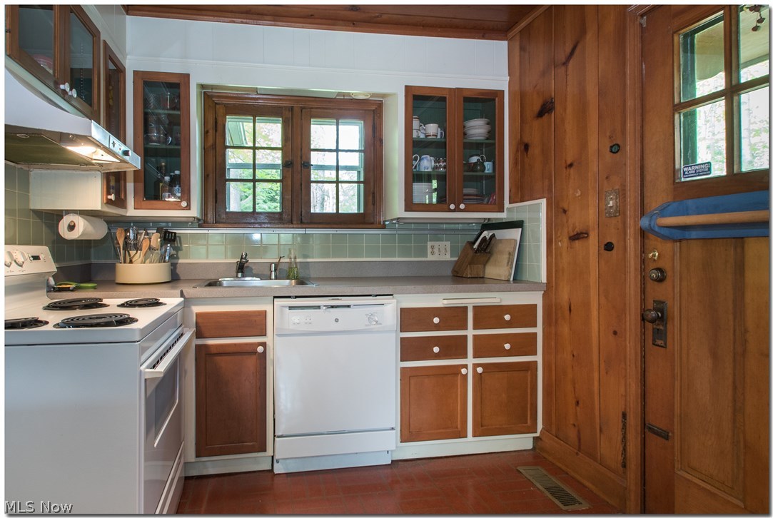 12095 Heath Road Chesterland, OH 44026 - Photo 7 of 33 Gallery Image 7