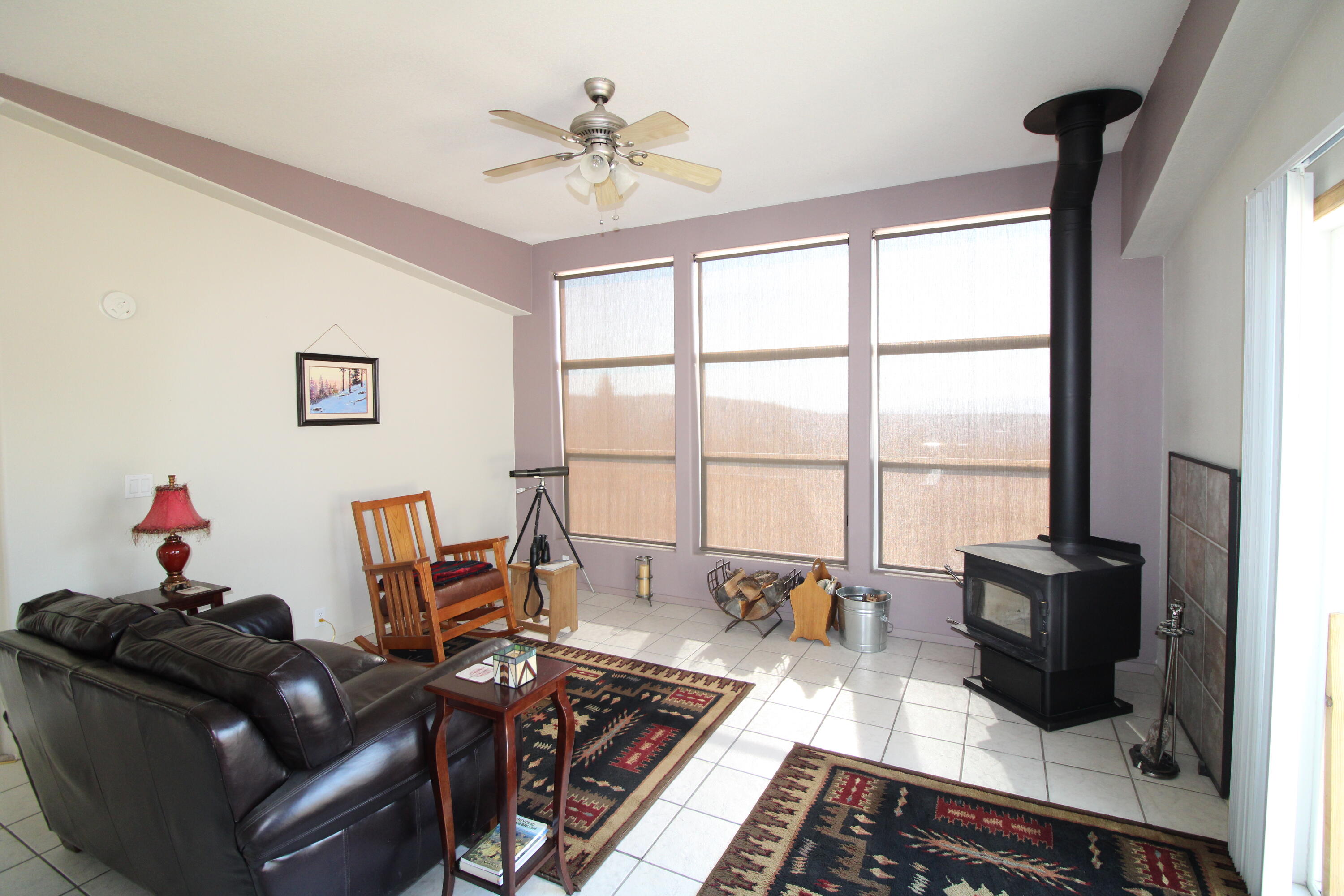 7571 Southeast Walther Loop Prineville, OR 97754 - Photo 9 of 38 Bright Living Room
