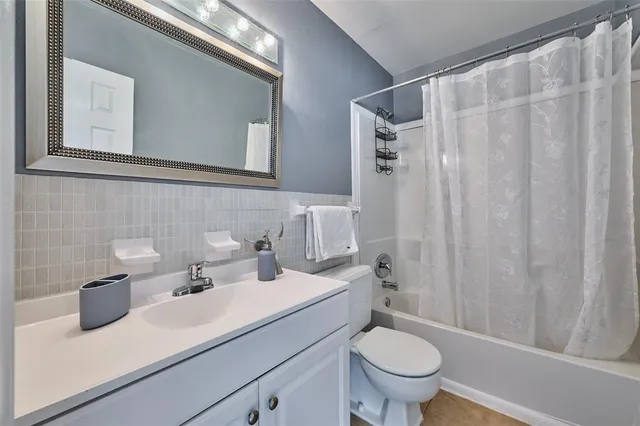 a view of an entryway with front door