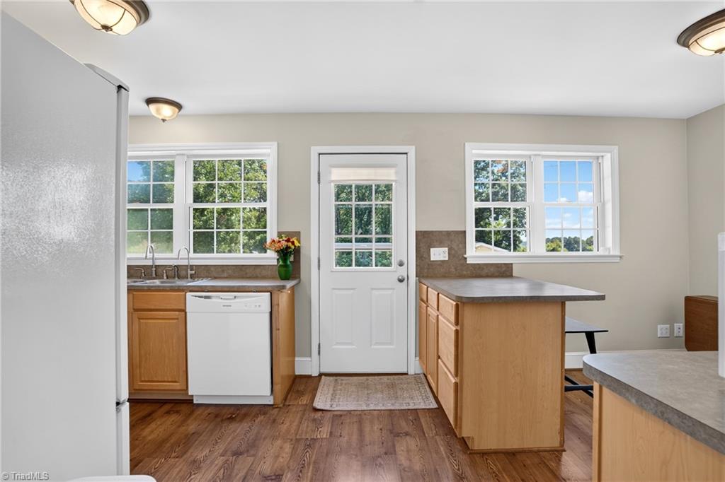 1027 Shamrock Road Asheboro, NC 27203 - Photo 23 of 50 Kitchen