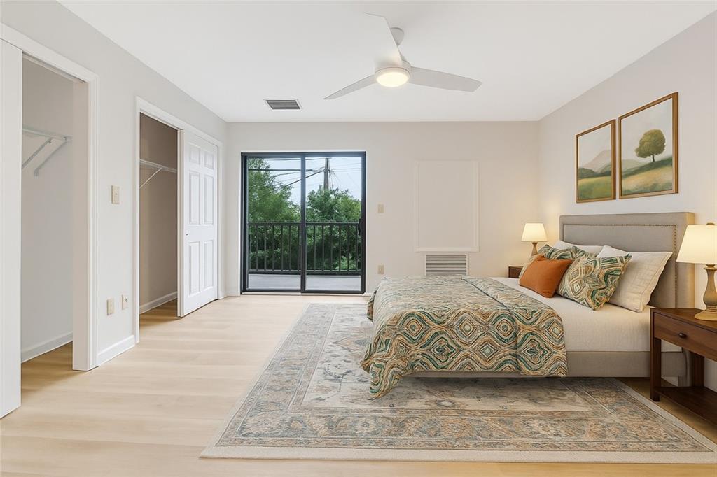 300 Johnson Ferry Road, Unit B103 Atlanta, GA 30328 - Photo 6 of 40 a bedroom with a large bed and a window