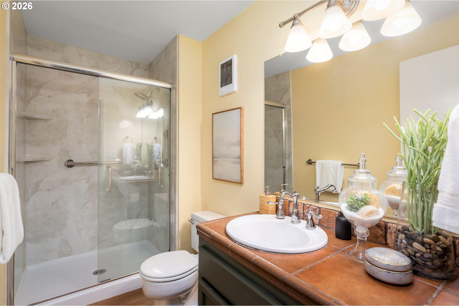 5640 South Riverside Lane, Unit 2 Portland, OR 97239 - Photo 23 of 42 Gallery Image 23
