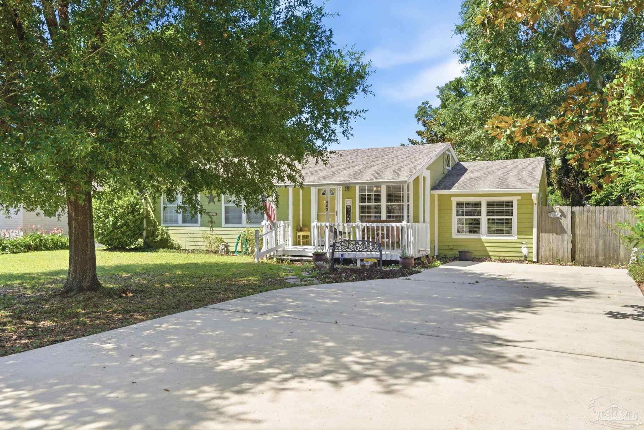 403 Rue Max Street Pensacola, FL 32507 - Photo 3 of 39 Driveway