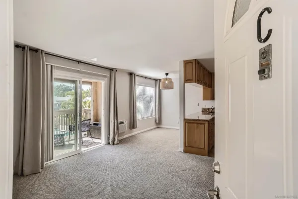 a view of livingroom with furniture