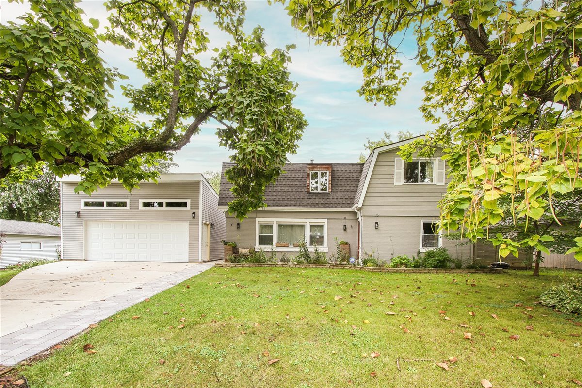 63 Fairway Road Lake Zurich, IL 60047 - Photo 1 of 33 Gallery Image 1