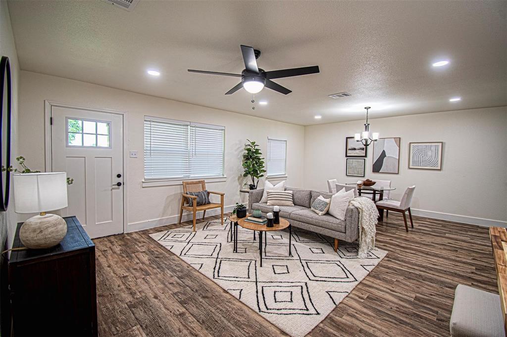 551 East Burks Street Pilot Point, TX 76258 - Photo 4 of 29