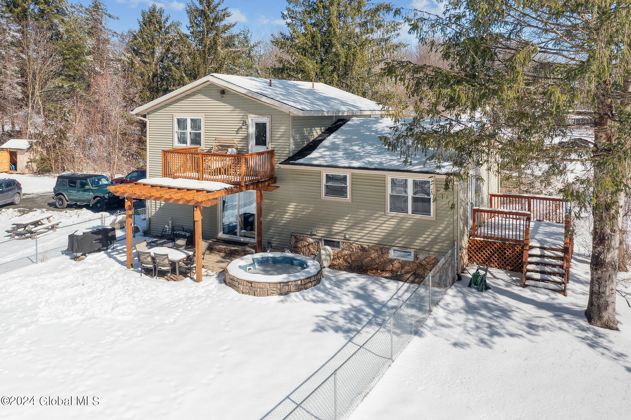 336 Grooms Road Halfmoon, NY 12065 - Photo 3 of 18 FS_LT_032524_0009