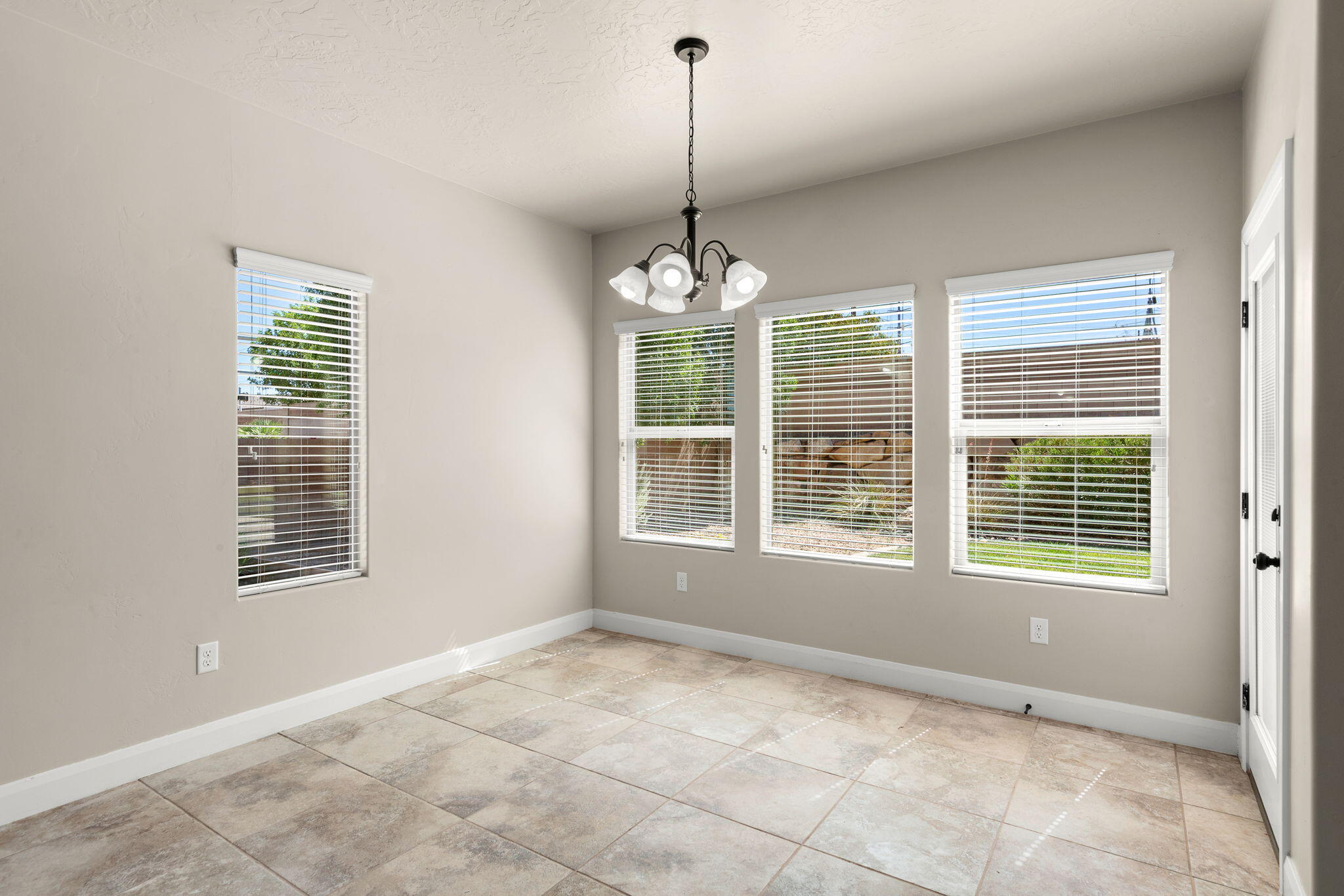 1157 Plantations Drive St. George, UT 84770 - Photo 11 of 31 Dining Area
