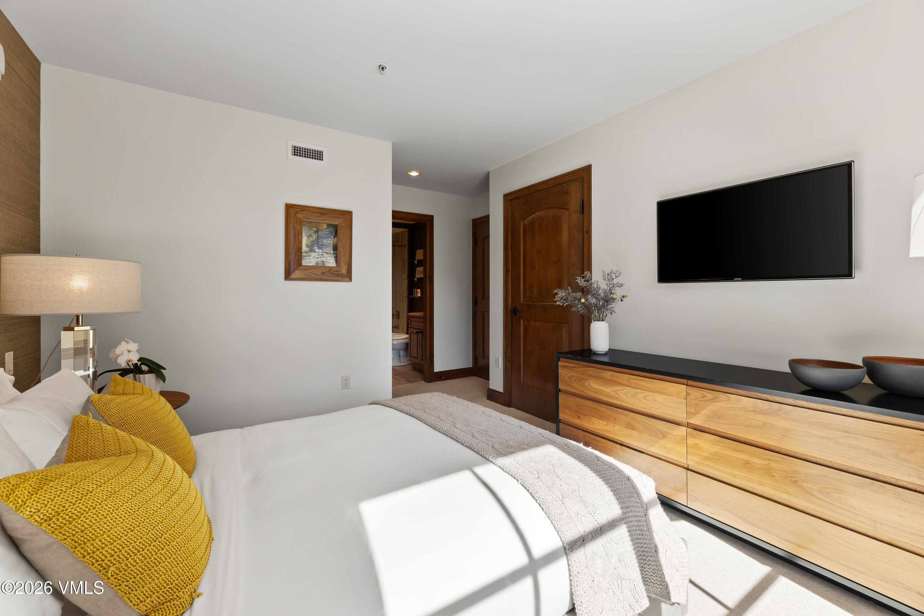 728 West Lionshead Circle, Unit R514 Vail, CO 81657 - Photo 32 of 36 Guest suite
