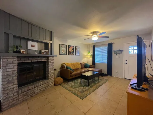 $2,600 | 843 East Butler Drive, Phoenix, AZ 85020