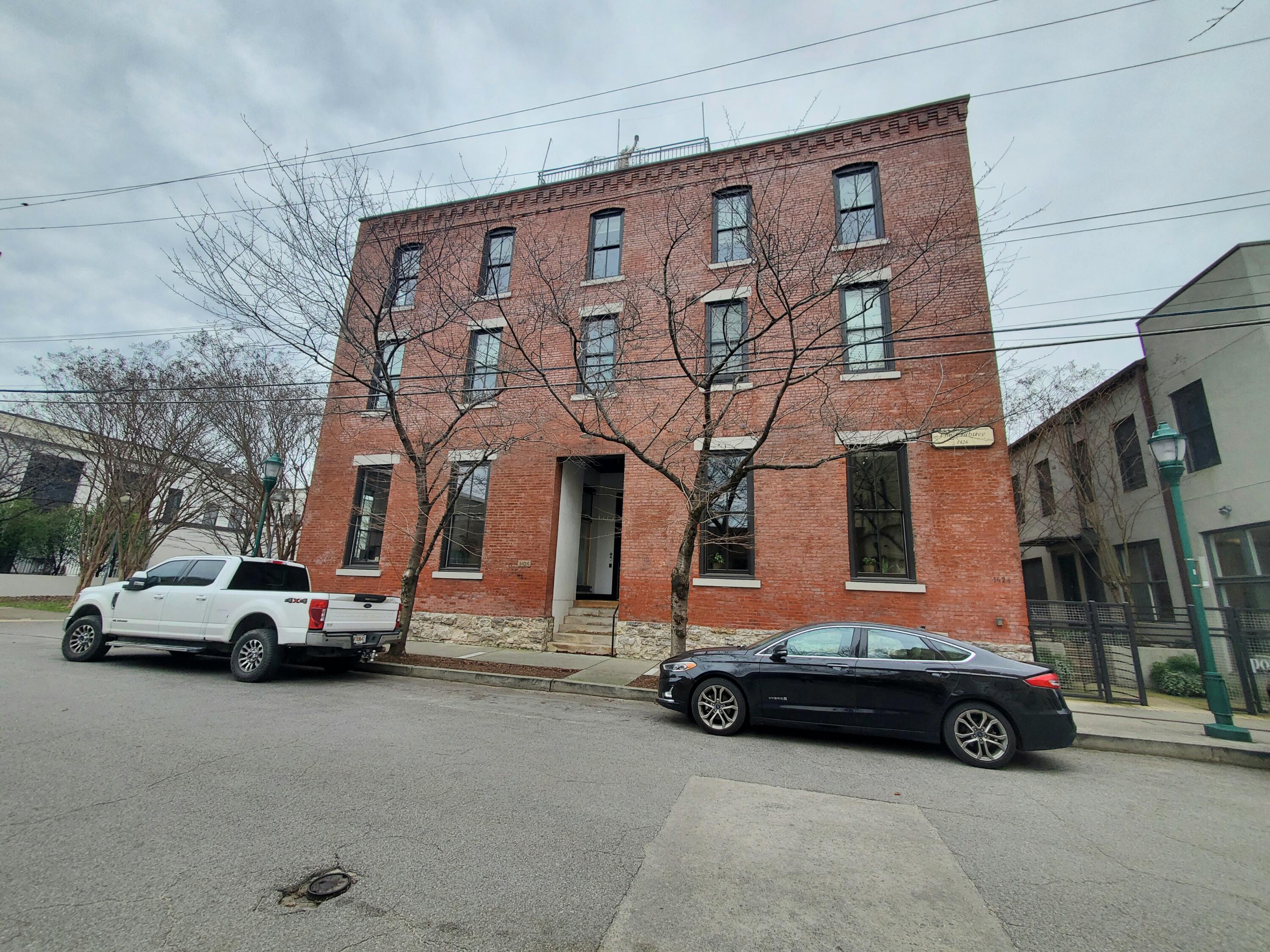 1426 Williams Street, Unit 32 & 33 Chattanooga, TN 37408 - Photo 1 of 5 Front from right