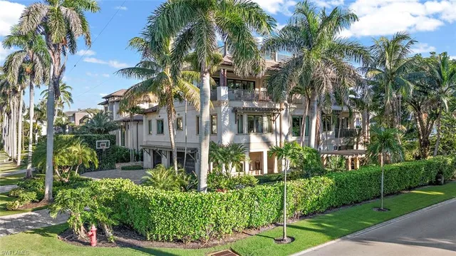 $10,900,000 | 1441 Gulf Shore Boulevard South, Naples, FL 34102