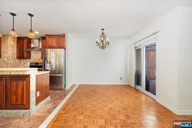 $3,200 | 1111 River Road, Unit F26, Edgewater, NJ 07020