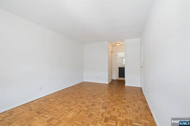 $3,200 | 1111 River Road, Unit F26, Edgewater, NJ 07020