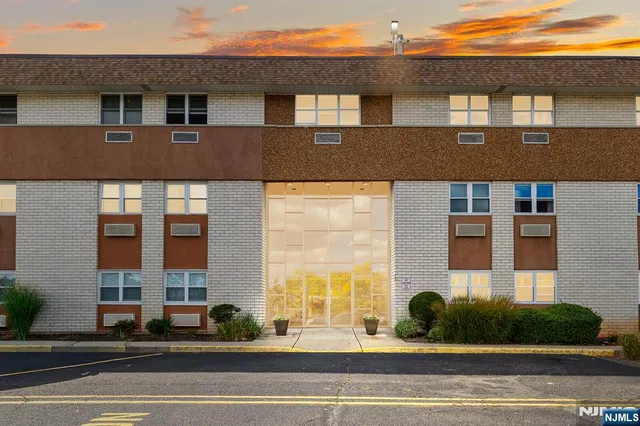 $3,200 | 1111 River Road, Unit F26, Edgewater, NJ 07020