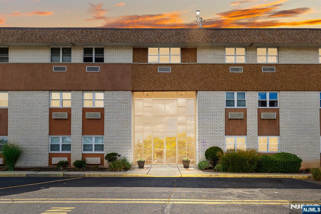 1111 River Road, Unit F26 Edgewater, NJ 07020 - Photo 2 of 26